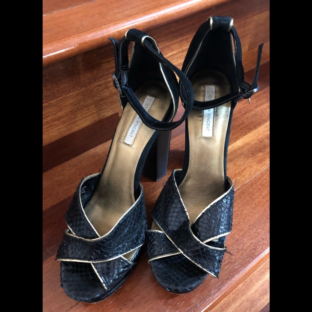 Cynthia Vincent platform high heel open toe shoes